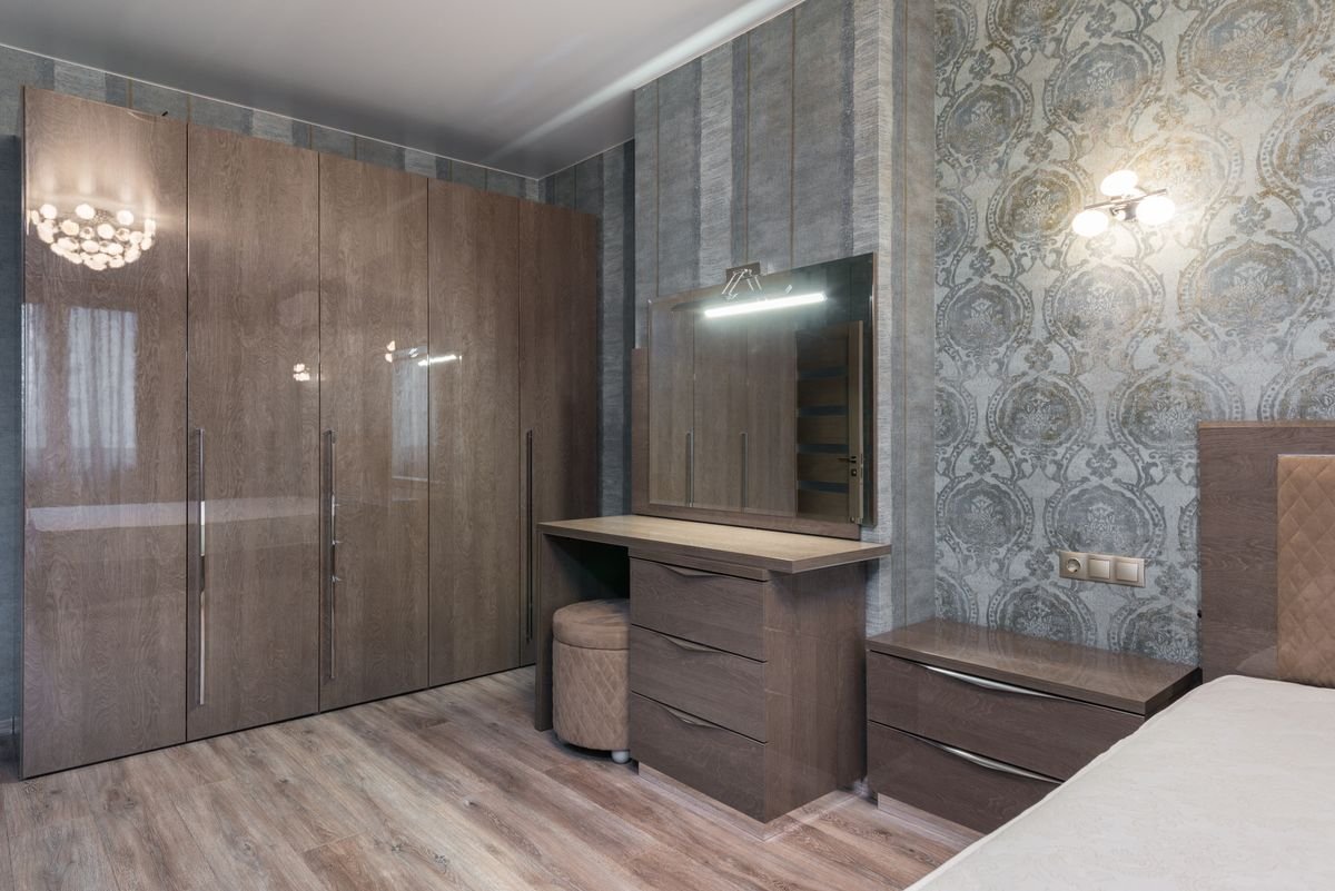 Armoire 3 Portes en Bois Massif